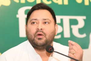 नीतीश कुमार हमारे हर वादे, योजना, विजन और सोच की नकल करेंगे : बीजेपी को बारी-बारी हमारी हर बात की नकल करनी पड़ रही, तेजस्वी ने कहा- मुख्यमंत्री नीतीश कुमार हमारी बराबरी नहीं कर पाए