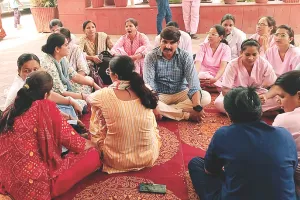 जेकेलोन अस्पताल : पार्किंग विवाद को लेकर नर्सेज, पैरामेडिकल स्टाफ ने बंद किया काम, नर्सेज और अन्य स्टाफ ने कहा- सिर्फ डॉक्टर्स के लिए पार्किंग