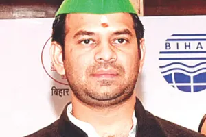 बिहार चुनाव : हसनपुर सीट पर ही फोकस तेज प्रताप यादव ने महुआ का मोह त्यागा, 6 साल के लिए राजद से निष्कासित