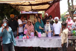 40 दिन सुखमनी साहिब पाठ व छबील का आयोजन, गुरु अरजन देव जी के शहीदी दिवस पर आमजन को पिलाया ठंडा शरबत