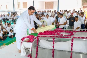 मुख्यमंत्री भजनलाल शर्मा ने संघ कार्यालय पहुंचकर भगवान सिंह रोलसाहबसर को अर्पित किए श्रद्धा सुमन