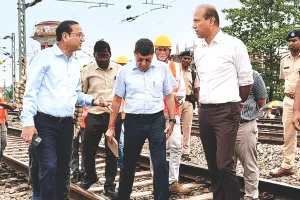 पूर्वोत्तर सीमांत रेलवे ने ट्रैक संरक्षा पर गहन निरीक्षण अभियान चलाया, वरिष्ठ अधिकारियों के साथ कामाख्या रेलवे स्टेशन और डिपो का किया औचक निरीक्षण 