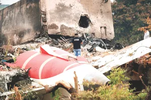 क्रैश विमान का ब्लैक बॉक्स भेजा जाएगा अमेरिका : रिकॉर्डर को गंभीर बाहरी नुकसान पहुंचा, भारत में डेटा निकाल पाना नामुमकिन