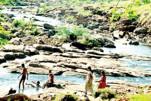 पानी के साथ सेल्फी व रील बनाना हो सकता है खतरनाक, सिविल डिफेंस व होमगार्ड के जवान रहेंगे तैनात