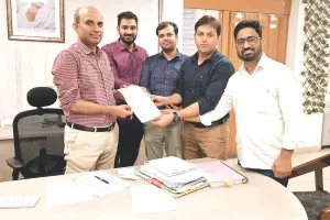 चिकित्सा शिक्षा सचिव को ज्ञापन सौंपा : रेजीडेंट डॉक्टर्स का दो घंटे कार्य बहिष्कार जारी, मरीज हुए परेशान