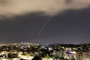 ईरान ने इजरायल में किए 700 ड्रोन हमले : सैन्य ठिकानों को बनाया निशाना,  भयानक परिणाम भुगतने की दी धमकी