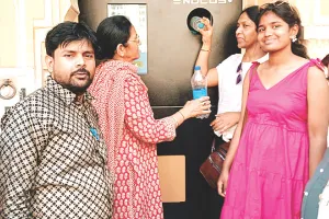 पर्यटन स्थलों पर लगी प्लास्टिक बोतल फ्लेकिंग मशीनें, पर्यटक भी निभा रहे अपनी जिम्मेदारी