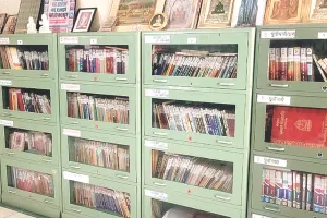 सामुदायिक भावना के भवन : पुस्तकालय की आलमारियों में रखी किताबें धर्म, समाज, संस्कृति से जोड़ने का अभिनव प्रयास