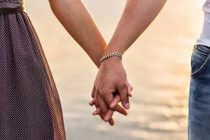 लिव इन रिलेशनशिप के नाम पर ठगी : महिला ने सगाई कर ऐंठे लाखों के गहने-नकदी