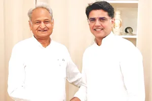 पायलट ने पूर्व मुख्यमंत्री गहलोत से की मुलाकात : सचिन अपने पिता राजेश पायलट की पुण्यतिथि पर श्रद्धांजलि सभा में आने का देने गए थे निमंत्रण