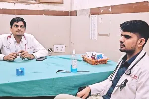 डॉक्टर सुसाइड मामला : रेजिडेंट डॉक्टर्स ने की पेनडाउन हड़ताल, बाजू पर काली पट्टी बांधी, पूर्ण कार्य बहिष्कार की चेतावनी