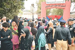 कराची में मलीर जिला जेल से 200 कैदी फरार : भूकंप के बाद कैदियों को निकाला था बाहर