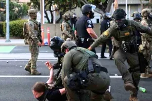 अमेरिका में आव्रजन विरोध-प्रदर्शन में 400 लोग गिरफ्तार, लूटपाट और बर्बरता के जवाब में लगाया कर्फ्यू