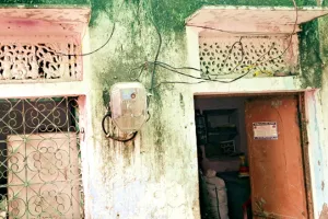 केंद्र पर आना है तो बच्चों को बोतल घर से लाना होगा 