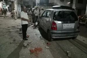 रामगंज में फब्तियों से भड़का विवाद : पथराव में तब्दील, सात लोग हिरासत में