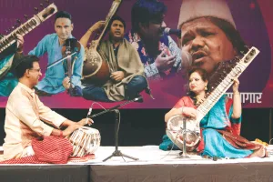 जेकेके में सहाना बैनर्जी ने सितार वादन से रचा संगीत का संसार, सावन की रूमानियत हो उठी जीवंत 