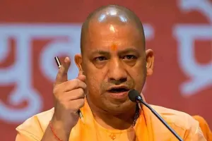 कांग्रेस करोड़ों सनातनियों से मांगे माफी : योगी बोले- 'भगवा आतंकवाद' शब्द गढ़कर संतों की छवि कलंकित की गई