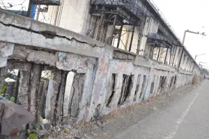 हम भी जर्जर हैं... अब तो सुध लो सरकार