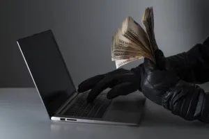 ऑनलाइन फीस जमा कराने का झांसा देकर 6.20 लाख ठगे, हेल्प करने के बहाने एक बदमाश ने डाउनलोड करवाई एप्लीकेशन 