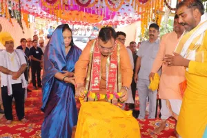 भजनलाल शर्मा ने गुरू पूर्णिमा पर संत-महात्माओं का किया सम्मान : हनुमान एवं श्रीनाथ मंदिर में किए दर्शन, वृक्षारोपण कर पर्यावरण संरक्षण का दिया संदेश