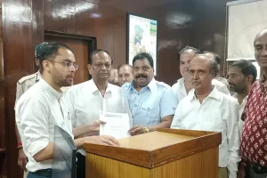 अतिक्रमण, पार्किंग और हटवाड़ा की समस्या : व्यापार महासंघ ने नगर निगम ग्रेटर को सौंपा ज्ञापन, कार्रवाई की मांग की