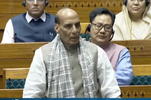 विपक्ष के हंगामे के कारण लोकसभा की कार्यवाही स्थगित : हंगामे के कारण नहीं हो सका कोई काम, राजनाथ ने कहा- सरकार विस्तृत चर्चा कराने को तैयार 
