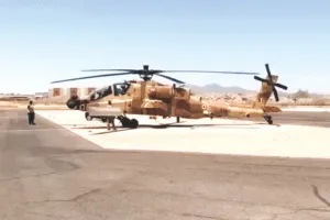 हिंडन एयर बेस पर उतरी पहली खेप : सेना को मिले तीन अत्याधुनिक लड़ाकू अपाचे हेलिकॉप्टर