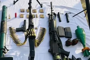 मणिपुर में सुरक्षाबलों का तलाशी अभियान तेज : हथियार और गोला-बारूद बरामद, आईईडी जब्त 