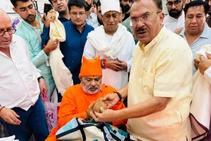 गुरू पूर्णिमा पर देवनानी ने गुरू सांई भगत प्रसाद का किया सम्मान, श्रीफल भेंट कर लिया आशीर्वाद 