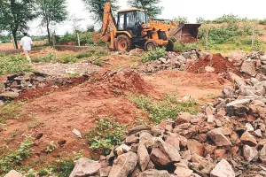 4 बीघा भूमि पर बसाई जा रही अवैध कॉलोनी ध्वस्त, पांच बीघा सरकारी जमीन को कराया अतिक्रमण मुक्त 