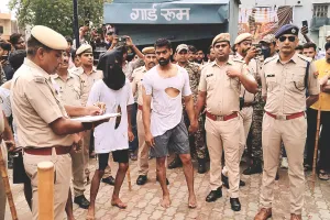 जिम संचालक से मारपीट के आरोपियों का पुलिस ने बाजार में निकाला जुलूस