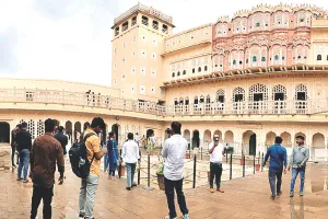 पर्यटन स्थलों पर सालों से बंद ऑडियो गाइड की सुविधा : पुरातत्व विभाग के संरक्षित स्मारकों में पर्यटकों को मिलती थी