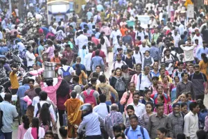 एक गंभीर चुनौती है बढ़ती जनसंख्या