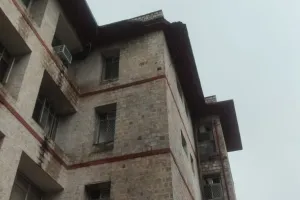 सचिवालय में फिर टूटी सुरक्षा की दीवार : SSO भवन का छज्जा गिरा, बाल-बाल बचे कर्मचारी