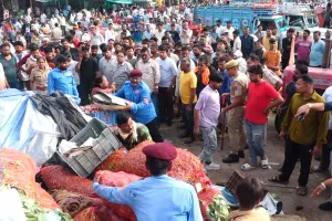 असर खबर का - अतिक्रमण पर किया प्रहार, तीन घंटे चली कार्रवाई