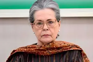  सोनिया गांधी की रणनीति बैठक : मानसून सत्र में सरकार को घेरने की तैयारी, महंगाई-बेरोजगारी से लेकर ऑपरेशन सिंदूर तक उठेंगे कई मुद्दे