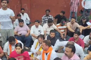 महारानी कॉलेज में मजार निर्माण पर विवाद तेज़ : हनुमान चालीसा के पाठ के साथ चेतावनी, नहीं मानी बात तो होगा आंदोलन