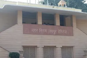 सड़क गंदगी और डस्टबिन उल्लंघन पर नगर निगम की सख्ती, दो दिन में 1.10 लाख का चालान