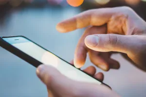 डेटा की दलाली और ऋण की रेलमपेल