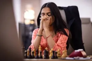 दिव्या शतरंज विश्व कप के फाइनल में, भारतीय खिलाड़ी ने कैंडिडेट्स टूर्नामेंट के लिए भी किया क्वालीफाई