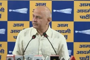 दिल्ली में 10 साल पुरानी डीजल गाड़ियों को नहीं मिलेगा ईंधन : मध्यम वर्ग को नई गाड़ियां खरीदने को मजबूर कर रही भाजपा, सिसोदिया ने कहा- सरकार का निशाना आम लोगों को लूटना