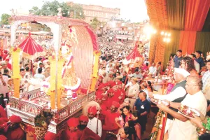 राजशाही ठाठ के साथ निकली तीज माता की सवारी : छोटी चौपड़ पर राज्यपाल, उपमुख्यमंत्री, महापौर सहित गणमान्य लोग महाआरती में हुए शामिल 