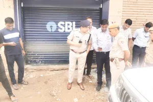 गार्ड को बंधक बना एटीएम उखाड़ ले गए बदमाश : एक दिन पहले डाली थी 18 लाख 24 हजार 400 रुपए की नकदी