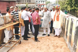 रामसेतु निर्माण में लापरवाही, अधिकारियों को लिया आड़े हाथ : तुमने किताबों से तो हमने फील्ड में पढ़ाई की है- खर्रा