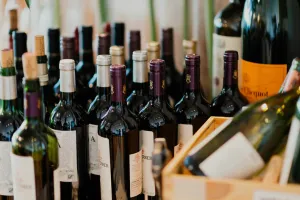 राजस्थान के प्रमुख शहरों में भी 48 दुकानों पर मिलेगी महंगी शराब : एक करोड़ से शुरू होगी बोली, गुरुग्राम जैसे महानगरों में पहले से ही संचालित हैं ऐसी दुकानें  