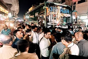 सिंधीकैंप बस स्टैंड पर आरटीओ ने की कार्रवाई : निजी बसों से लगता है जाम, नो पार्किंग जोन में होता है बसों का संचालन