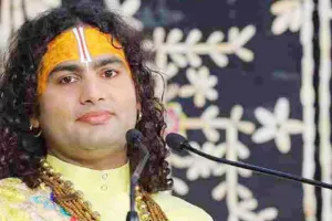 महिलाओं ने खोला मोर्चा : कथावाचक अनिरुद्धाचार्य के बयान पर प्रयागराज में फूटा गुस्सा, माफ़ी नहीं मांगी तो प्रयागराज में एंट्री बंद