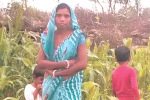 राखी बांधने आई, सोते समय सांप ने मां और दो बच्चों को डसा : झाड़-फूंक के चक्कर में बीते 5 घंटे