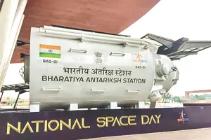 स्पेस डे से पहले भारतीय अंतरिक्ष स्टेशन का मॉडल प्रदर्शित, ऑनलाइन गेमिंग बिल को राष्ट्रपति मुर्मु ने दी मंजूरी