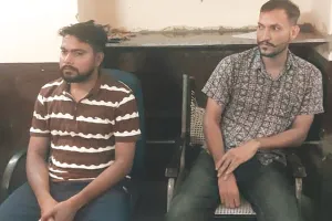 लाखेरी उपखण्ड कार्यालय में एसीबी की दबिश : 35 हजार की रिश्वत लेते रीडर गिरफ्तार संविदाकर्मी को भी दबोचा